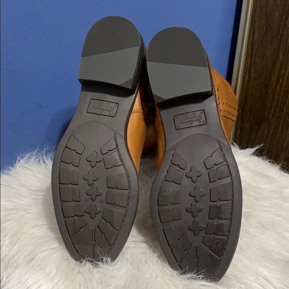 Brown leather boot - Picture 4 of 6